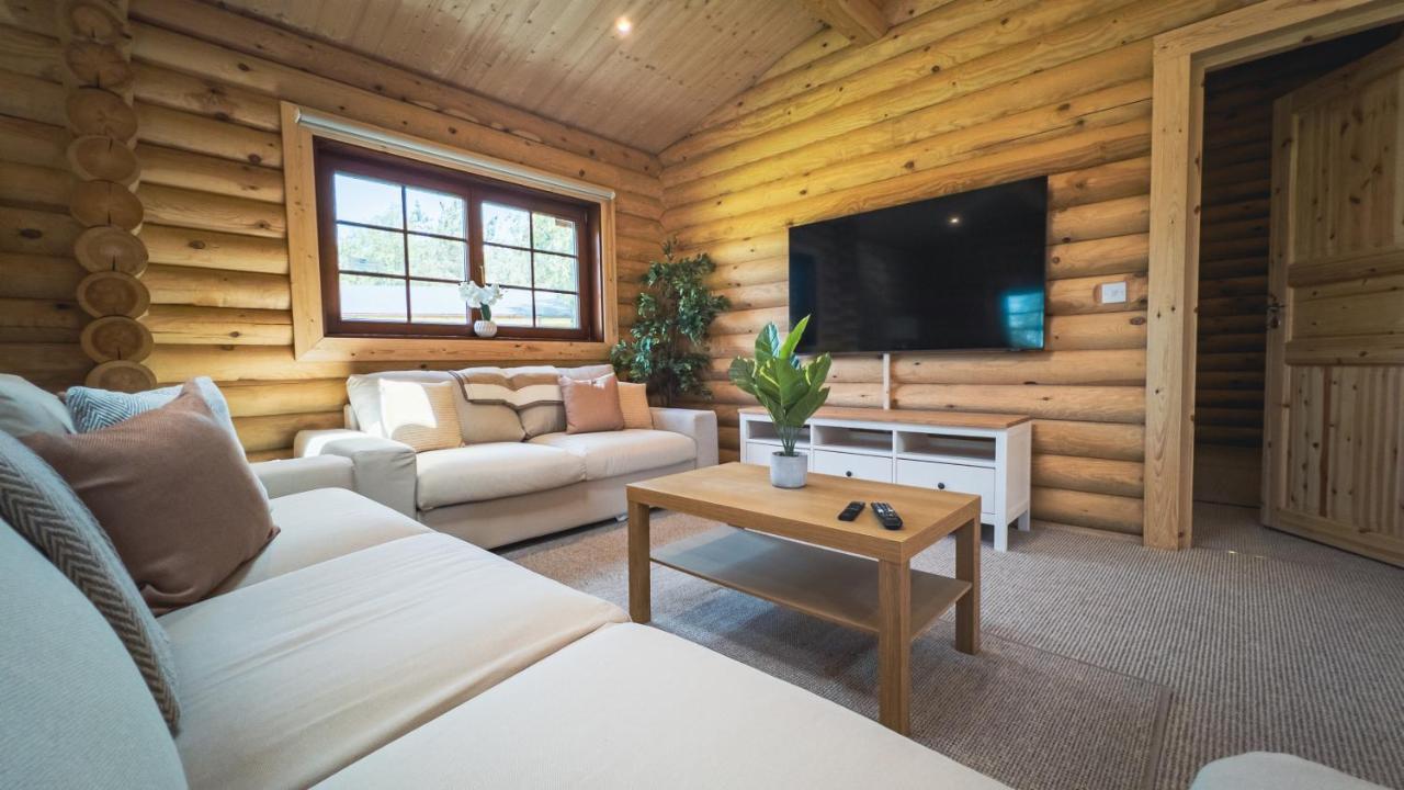 Aspen Lodge, Amazing New Log Cabin With Hot Tub - Sleeps 6 - Felmoor Park Morpeth Luaran gambar