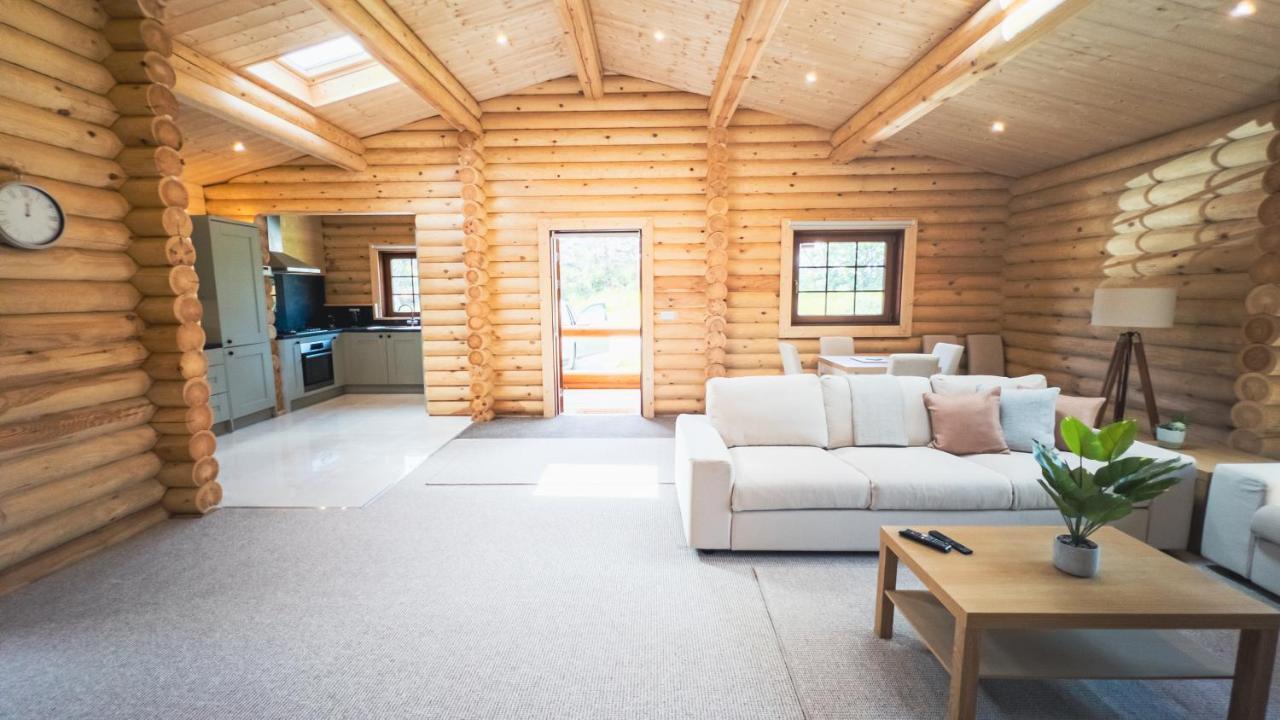 Aspen Lodge, Amazing New Log Cabin With Hot Tub - Sleeps 6 - Felmoor Park Morpeth Luaran gambar