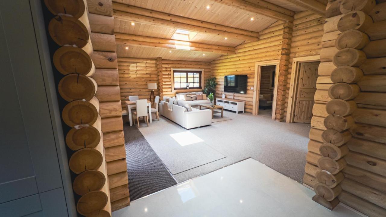 Aspen Lodge, Amazing New Log Cabin With Hot Tub - Sleeps 6 - Felmoor Park Morpeth Luaran gambar