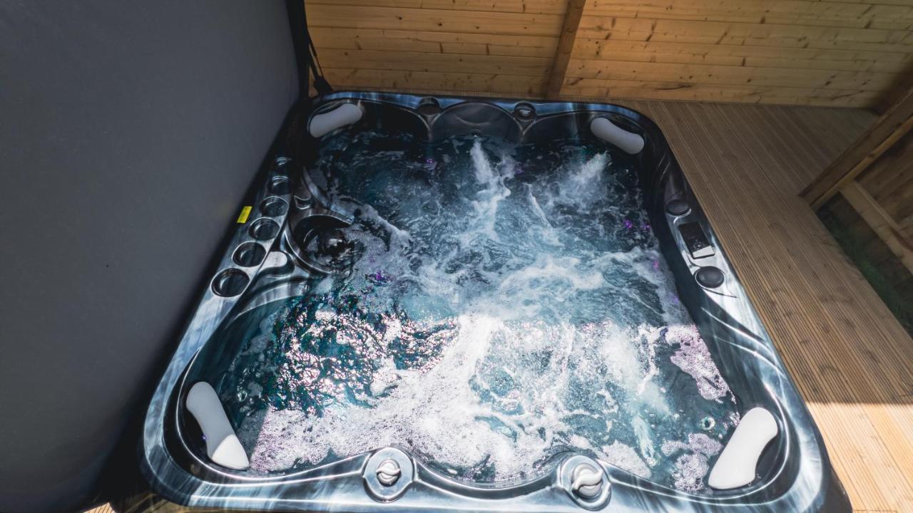 Aspen Lodge, Amazing New Log Cabin With Hot Tub - Sleeps 6 - Felmoor Park Morpeth Luaran gambar