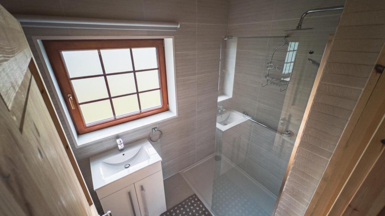 Aspen Lodge, Amazing New Log Cabin With Hot Tub - Sleeps 6 - Felmoor Park Morpeth Luaran gambar