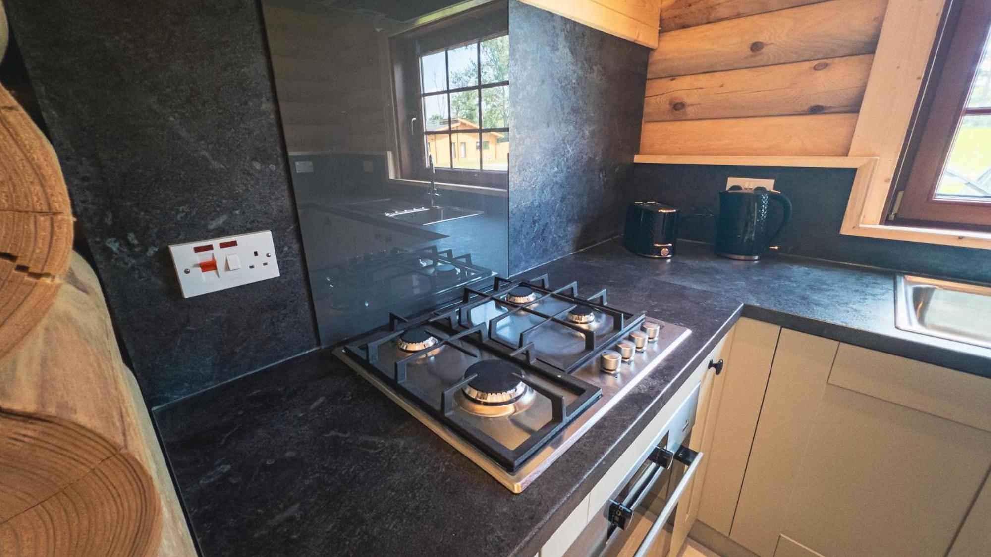 Aspen Lodge, Amazing New Log Cabin With Hot Tub - Sleeps 6 - Felmoor Park Morpeth Bilik gambar